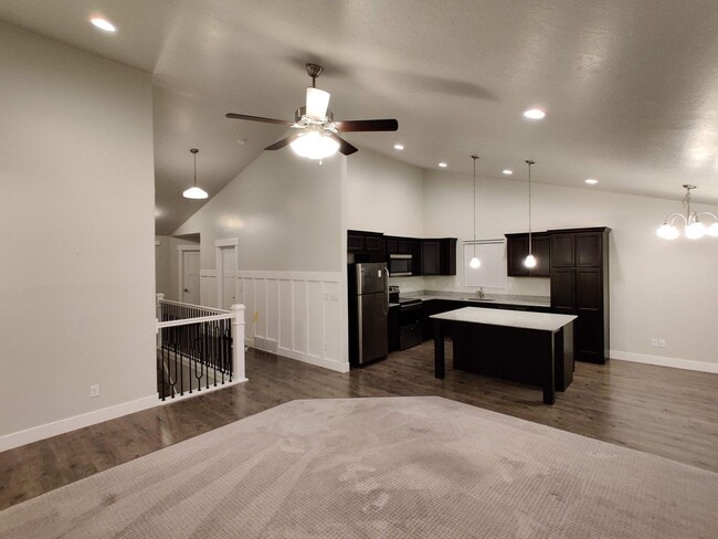 Building Photo - Large Lehi Home Now Available!