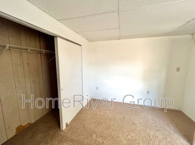 Building Photo - 3929 S Shade Ave