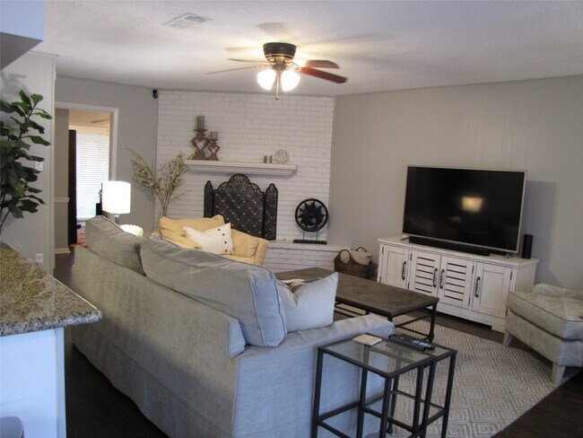 Primary Photo - 7902 Meadowcroft Dr