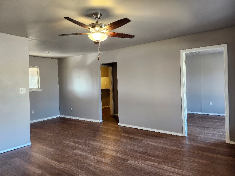 Building Photo - 2705 N Nottingham Way