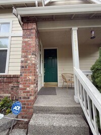 Building Photo - Darling Bellevue Home!