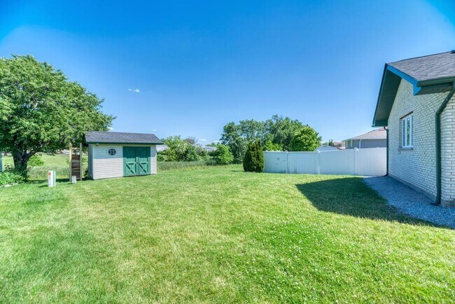 Building Photo - 16829 Creekside Ave