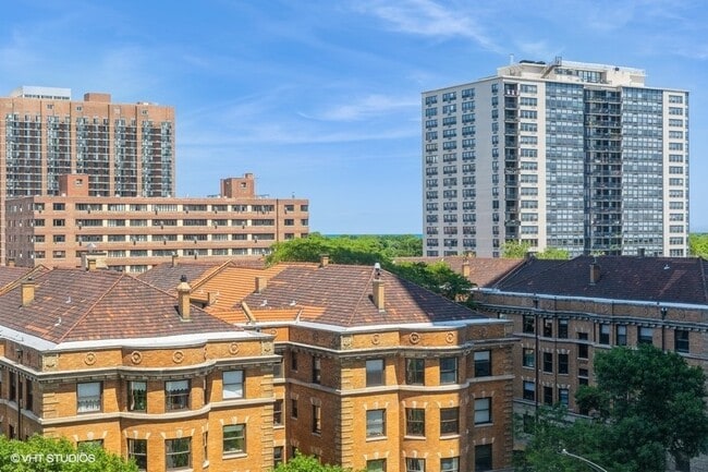 Building Photo - 3930 N Pine Grove Ave