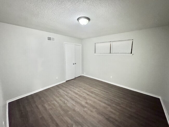 Building Photo - 4079 Forest View Dr