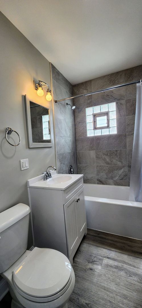 Building Photo - Brand new rehab luxury coach house in Albany Park