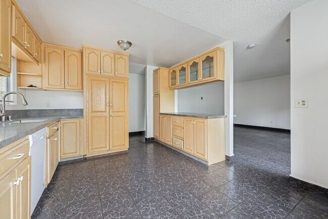 Building Photo - 5462 Adobe Falls Rd