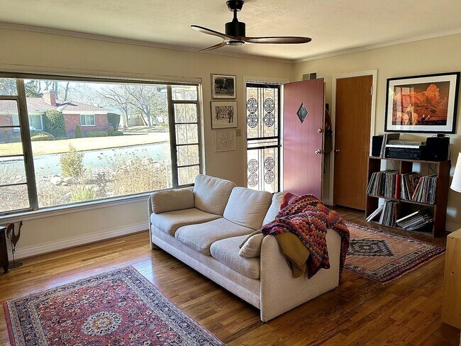 Building Photo - Beautiful Old Southwest Reno Home with Huge Private Yard