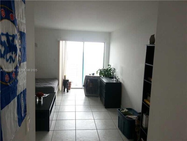 Building Photo - 1441 Lincoln Rd