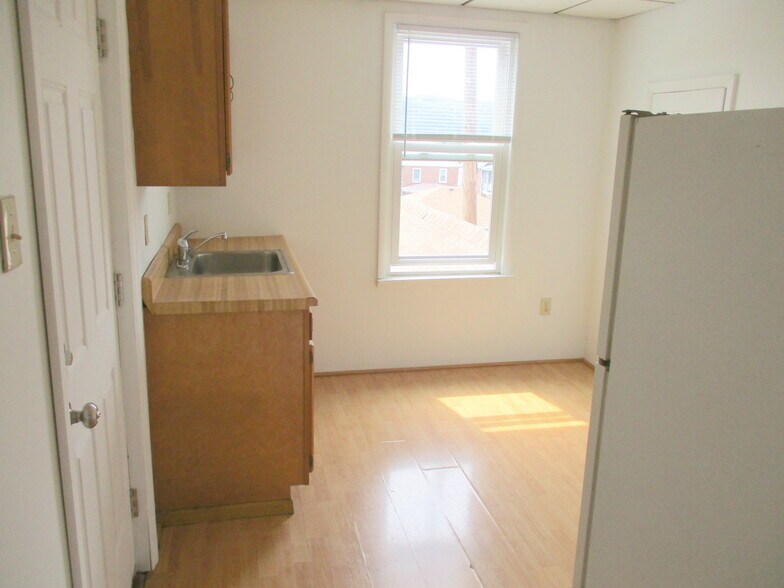 Building Photo - 1111 Lenz Ave