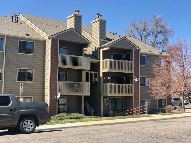 Building Photo - 6385 Oak St