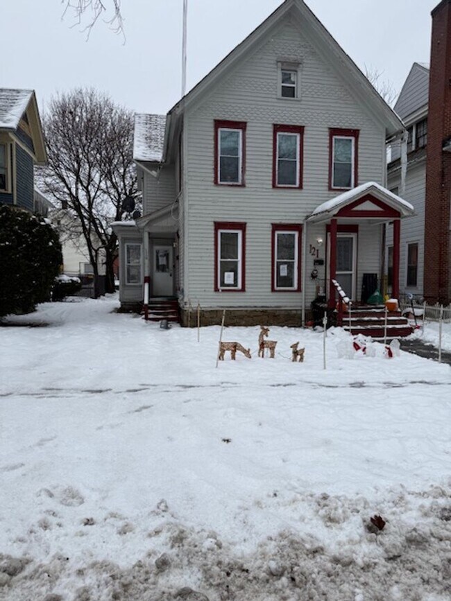 Building Photo - 119/121 N. Clinton St.