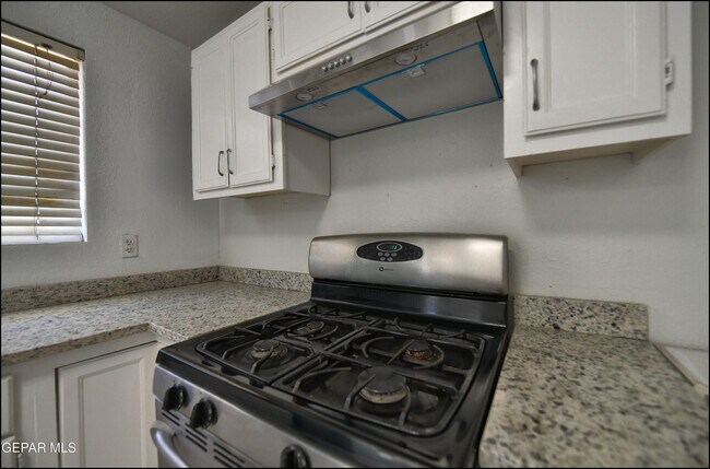 Building Photo - 8400 Parkland Dr