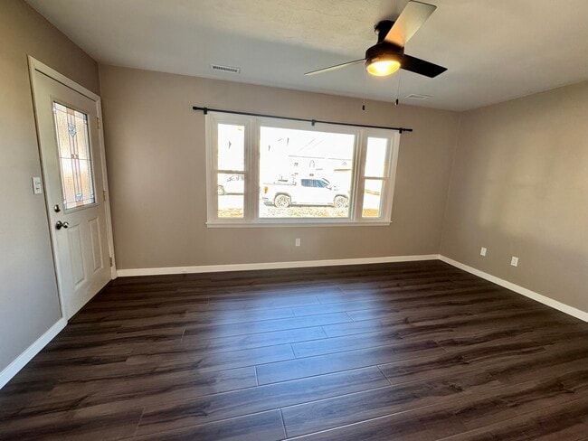 Building Photo - 910 4th Ave