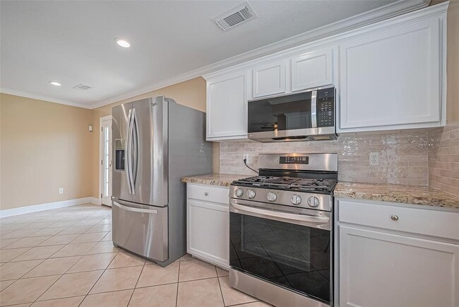 Building Photo - 5731 Coastal Way