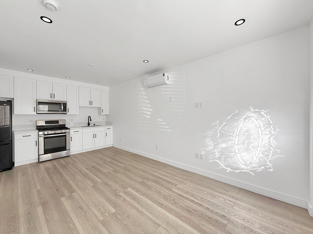 Building Photo - 1273 Donatello St