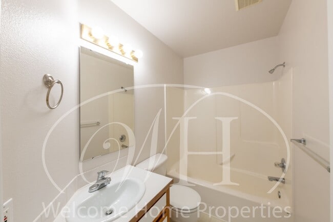 Building Photo - Enjoy the Open Floor Plan and Generous Storage in this College Place Duplex