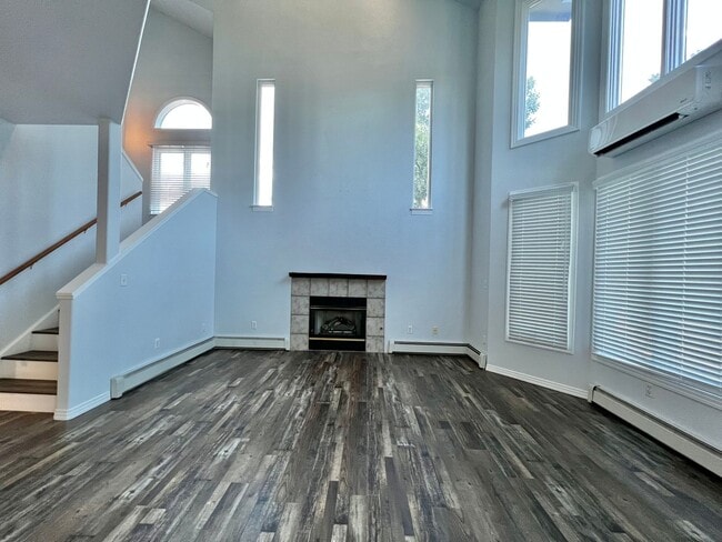 Building Photo - 3 Bed, 3 Bath Townhome in Fort Collins!