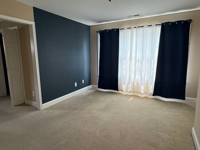 Building Photo - Beautiful Condo located in North Johnson City!