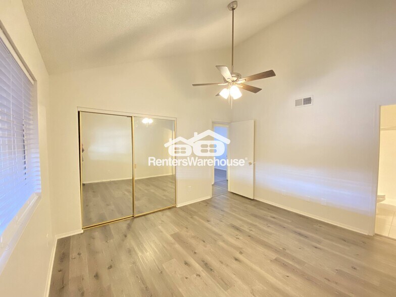 Building Photo - 2122 E Kirkland Ln