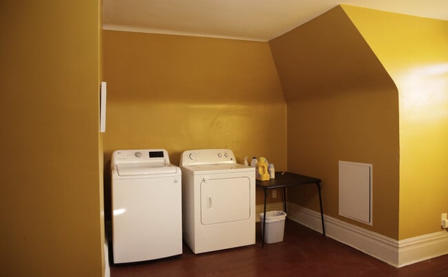 Building Photo - 405 West St