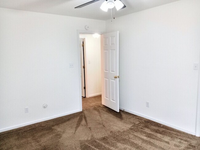 Building Photo - 3501-3503-3503 La Mesa Dr