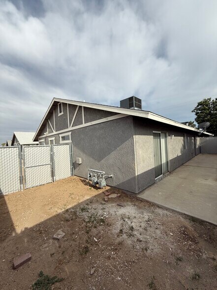 Building Photo - 13965 Smoketree St