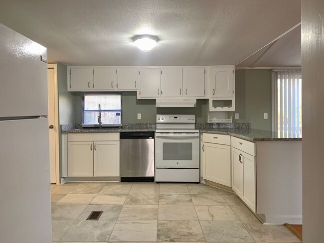 Building Photo - Renovated 3 Bedroom Home In Raleigh, Apply...