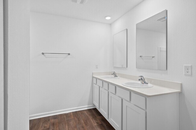 Building Photo - Almost New Home