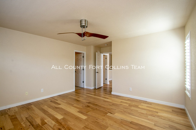 Building Photo - Like-New Town Home in Harvest Park