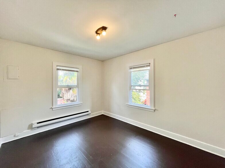 Building Photo - 914 E Fir St