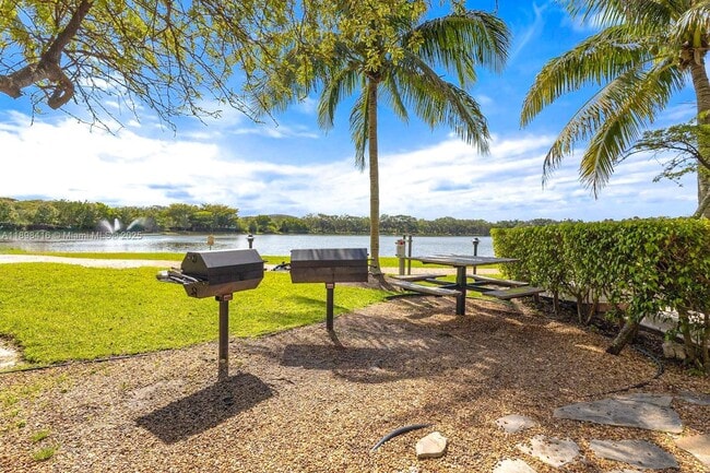 Building Photo - 2681 N Flamingo Rd