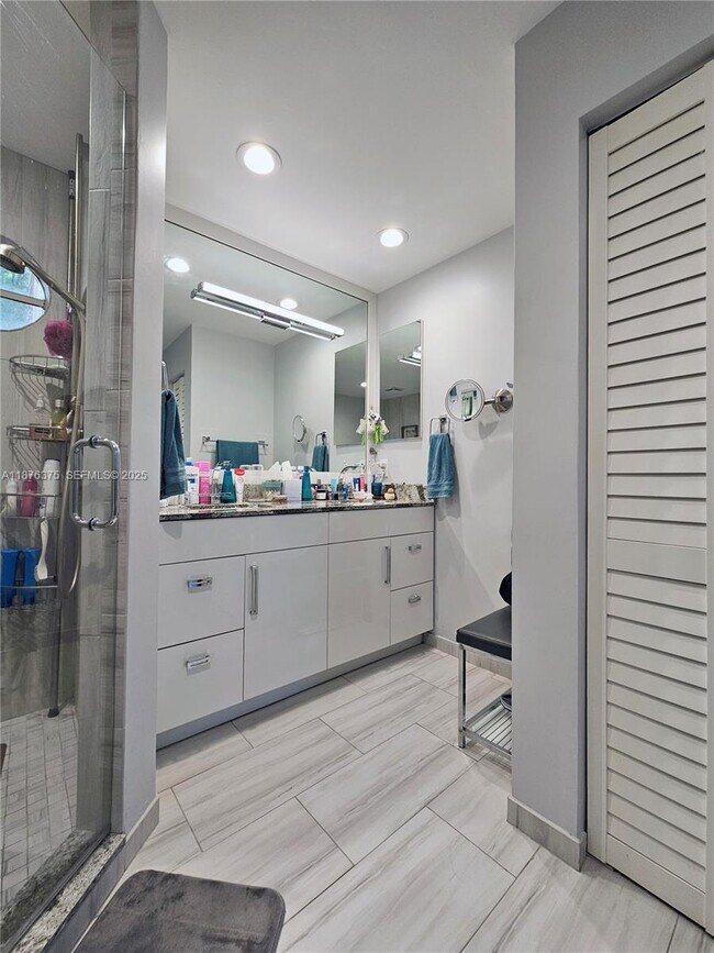 Building Photo - 3483 Emerald Oaks Dr