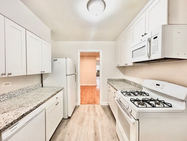 Building Photo - 4534 Avondale St