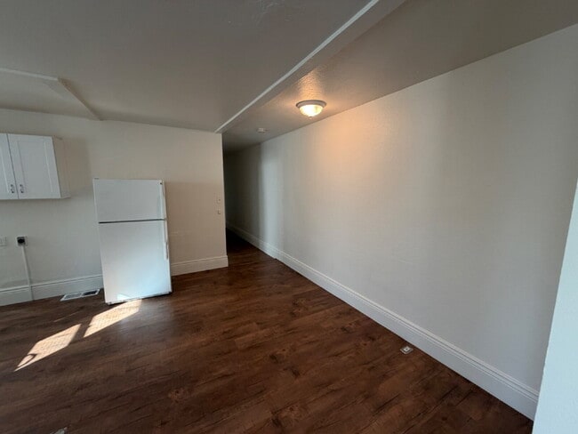 Building Photo - Charming 2-Bedroom Duplex in Merced with Washer dryer connections