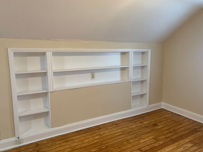 Building Photo - 3 Bedroom/1 bath  Okalona area