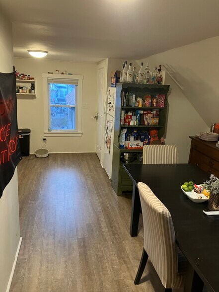 Building Photo - 640 Morris St