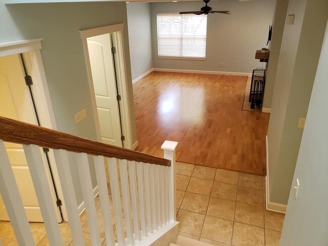 Building Photo - 2002 Voltaire Dr