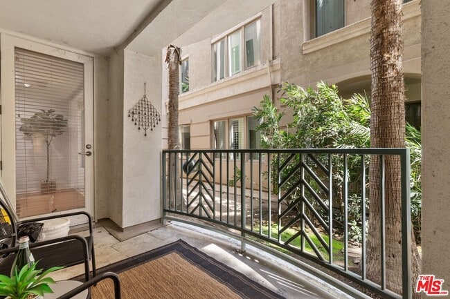Building Photo - 5625 Crescent Park W