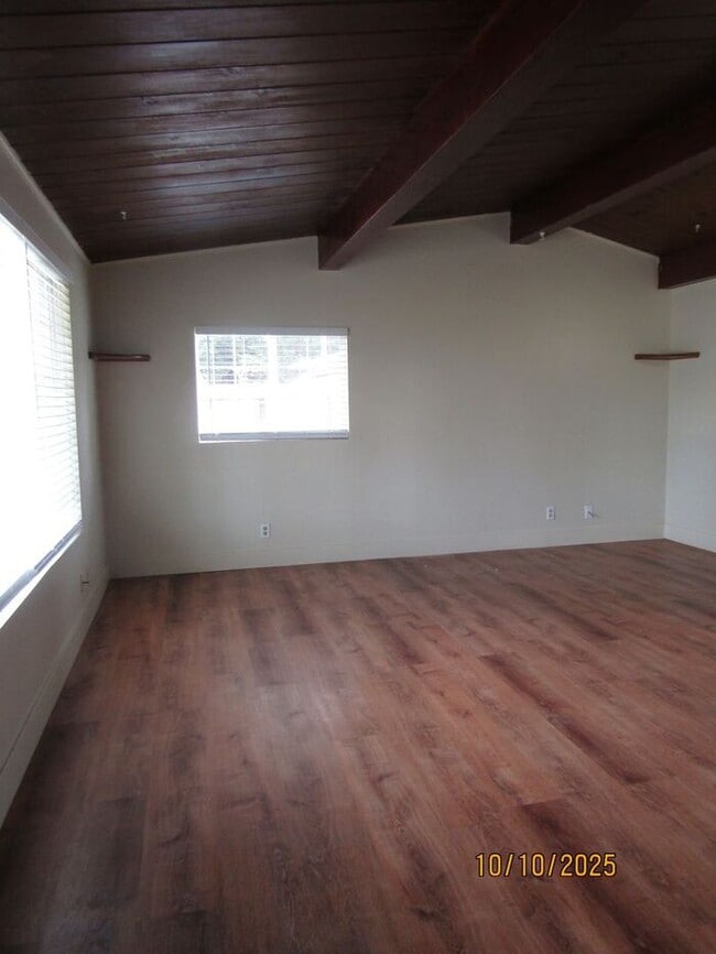Building Photo - Charming 2 Bed 2 Bath Duplex in Rural Seba...
