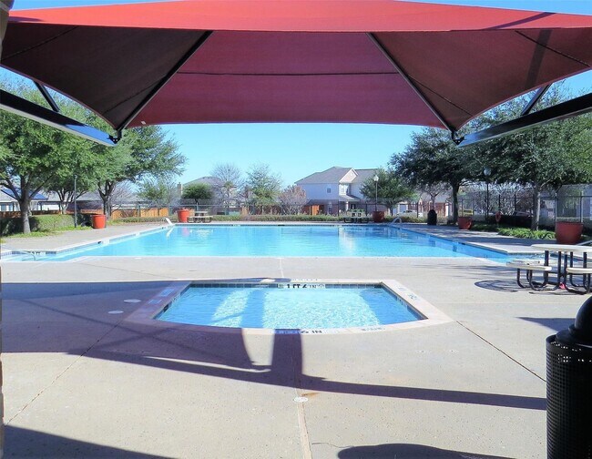 Building Photo - Open Floorplan in Fort Worth