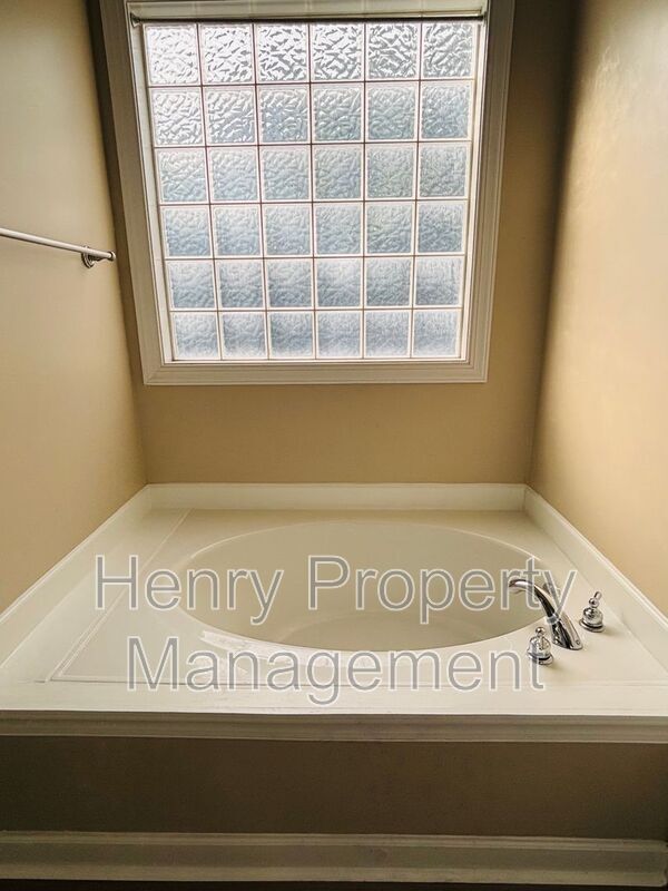 Building Photo - 404 Acorn Falls Ct