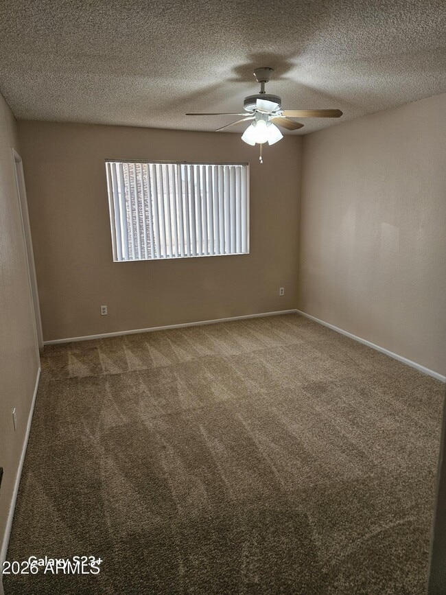 Building Photo - 3223 N Woodburne Dr