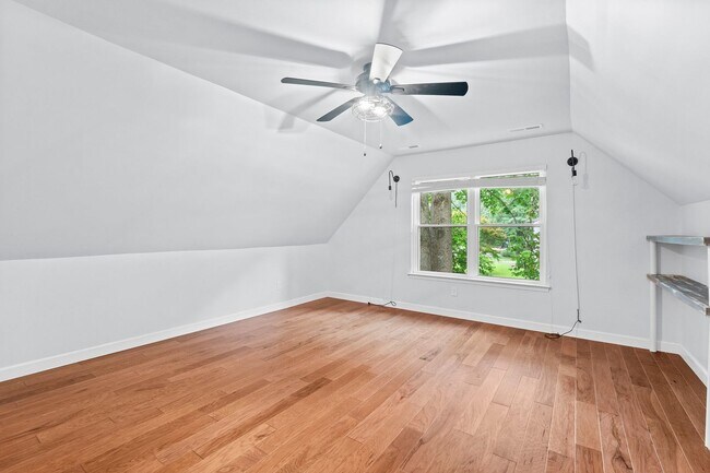 Building Photo - 4BR/2.5BA Home in Hickory School District ...