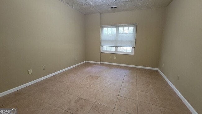 Building Photo - 5005 Johns Creek Ct