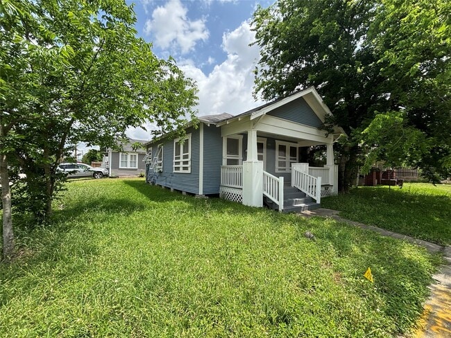 Building Photo - 3301 Dennis St