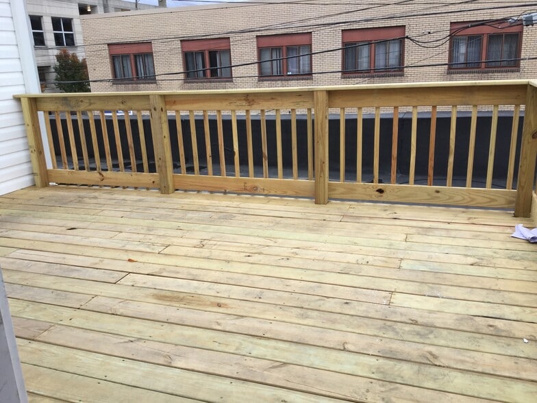 Building Photo - 277 Spruce St