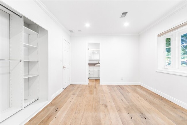 Building Photo - 1281 La Colina Dr