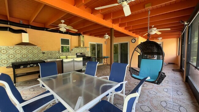 Building Photo - 12157 Sycamore Ln