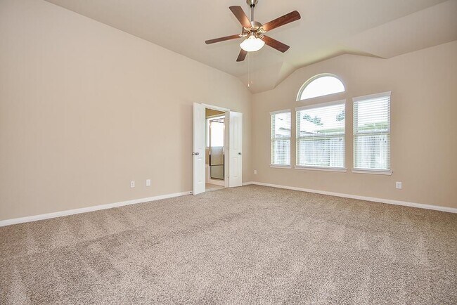 Building Photo - 8806 Alicia Dr