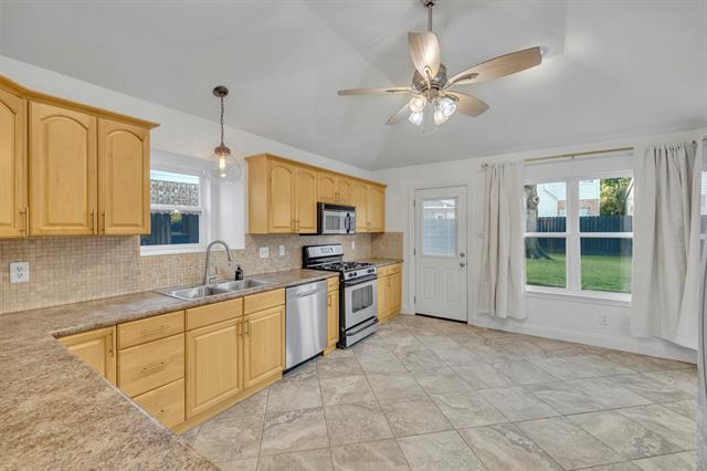 Building Photo - 3354 Summerfield Dr